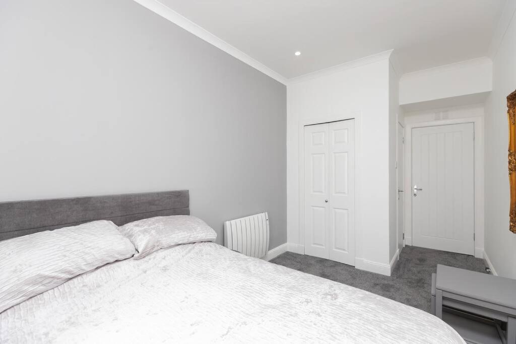 City Centre 2 Bedroom Flat 퍼스 외부 사진