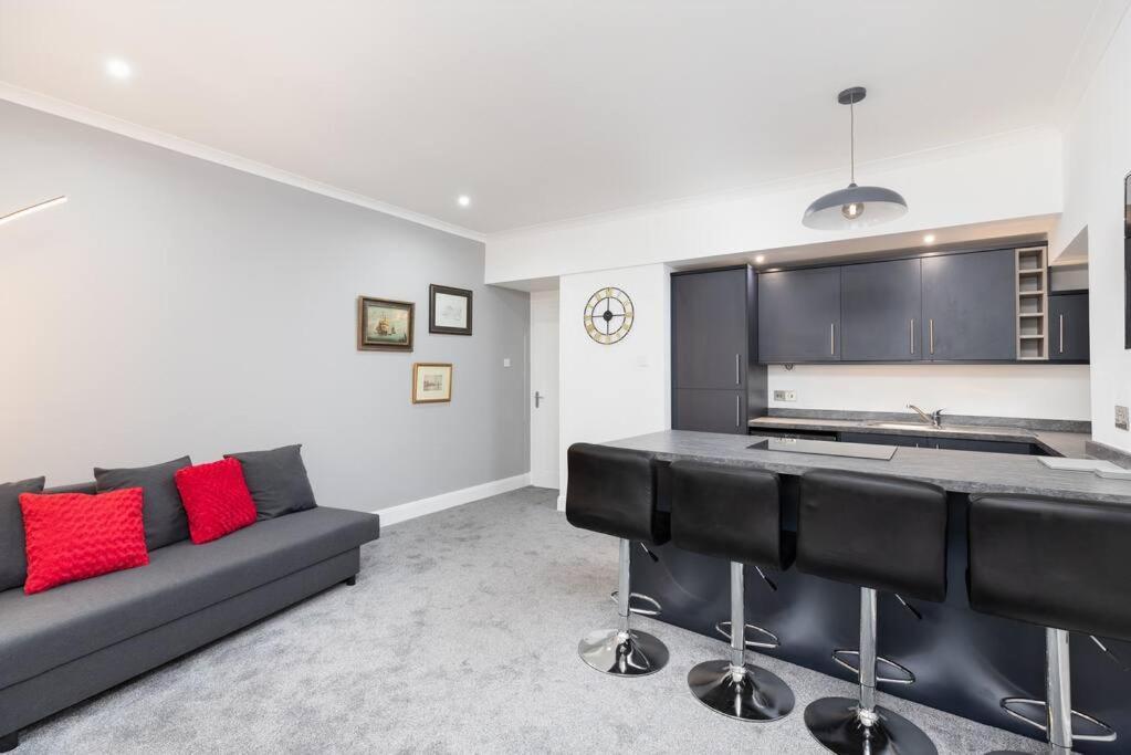City Centre 2 Bedroom Flat 퍼스 외부 사진